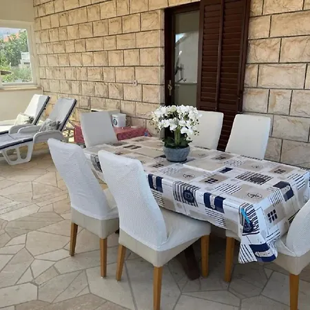 Apartment Dragi *