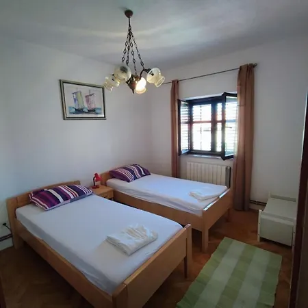 Apartment Dragi