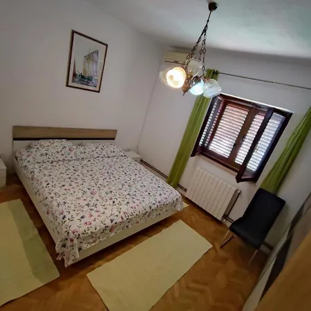 Apartment Dragi Supetar